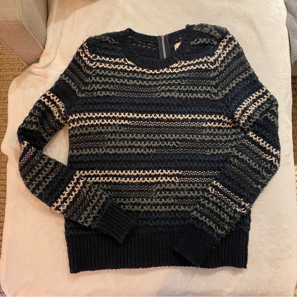 Abercrombie & Fitch navy striped knit sweater - S